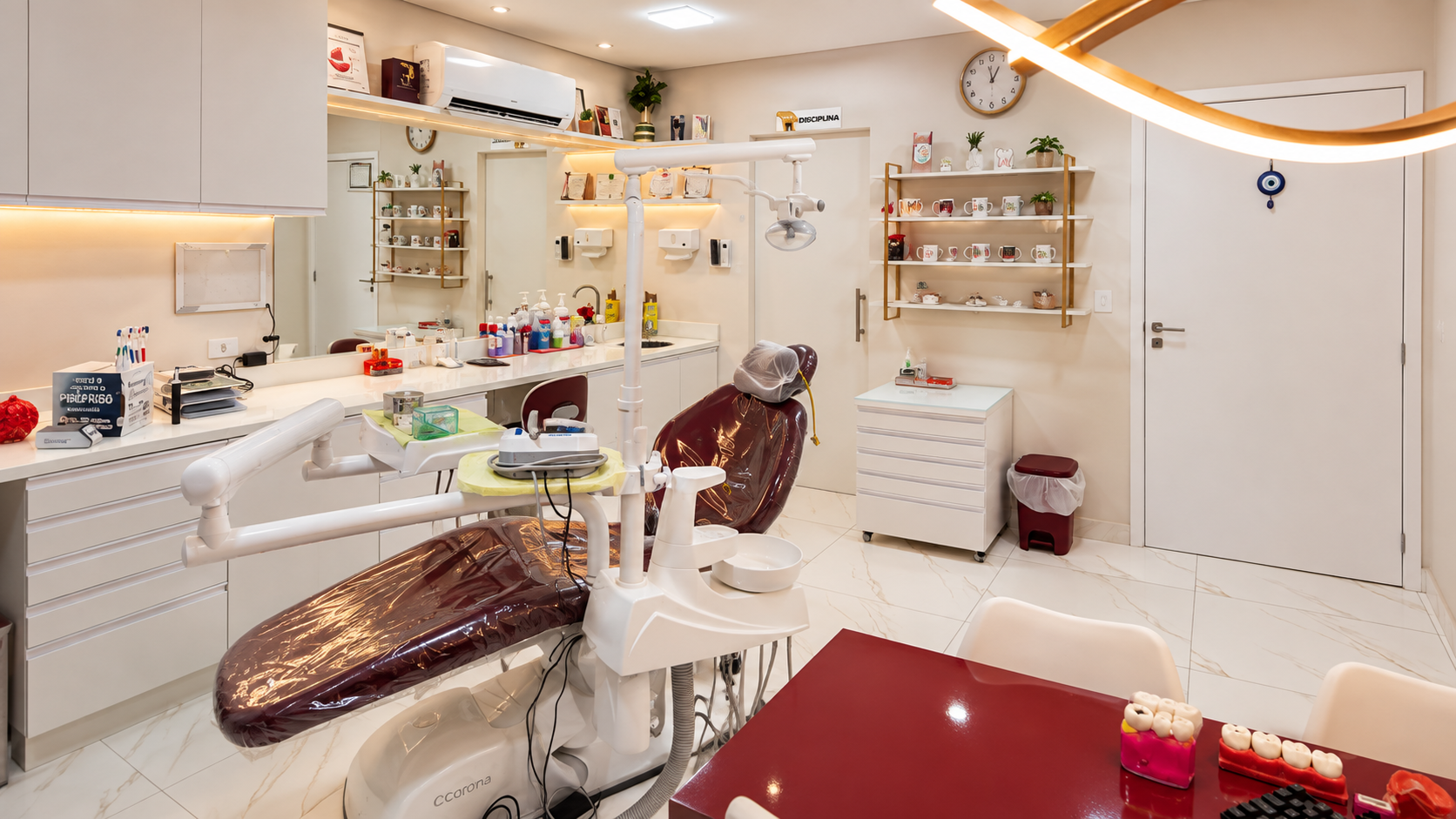 Espaço preparado para atendimento odontológico